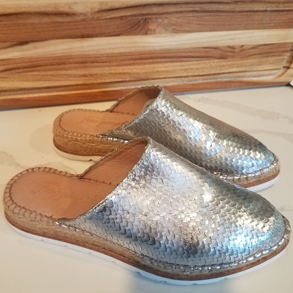 Free People Metallic Silver Solstice Pointed Toe Espadrille Mules Size 6
